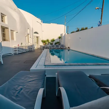 Fira-cave-sleeps 10-parking-pool-breakfast *
