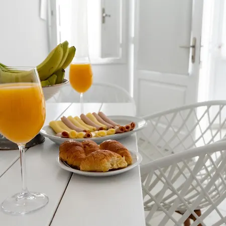 Fira-cave-sleeps 10-parking-pool-breakfast * Fira (Santorini)