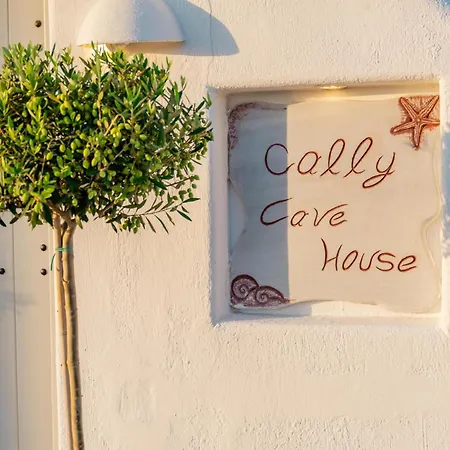 Fira-cave-sleeps 10-parking-pool-breakfast *