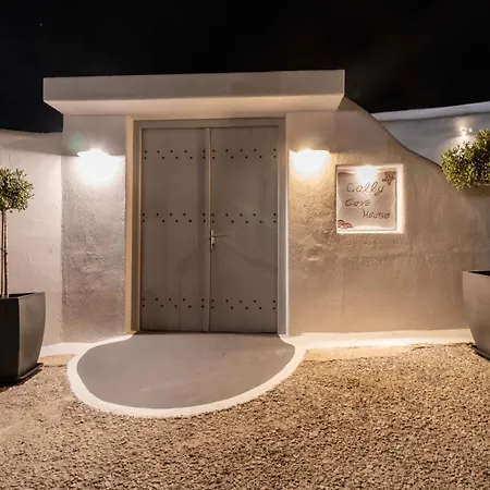 Fira-cave-sleeps 10-parking-pool-breakfast Holiday home Fira (Santorini)