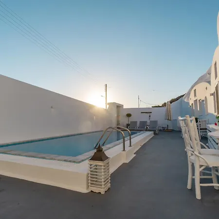Fira-cave-sleeps 10-parking-pool-breakfast * Fira (Santorini)