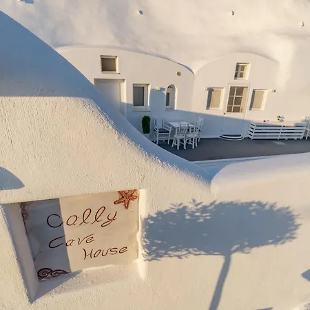 Fira-cave-sleeps 10-parking-pool-breakfast * Fira (Santorini)