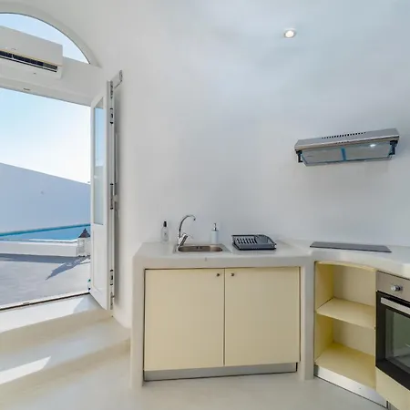 Fira-cave-sleeps 10-parking-pool-breakfast