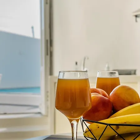Fira-cave-sleeps 10-parking-pool-breakfast